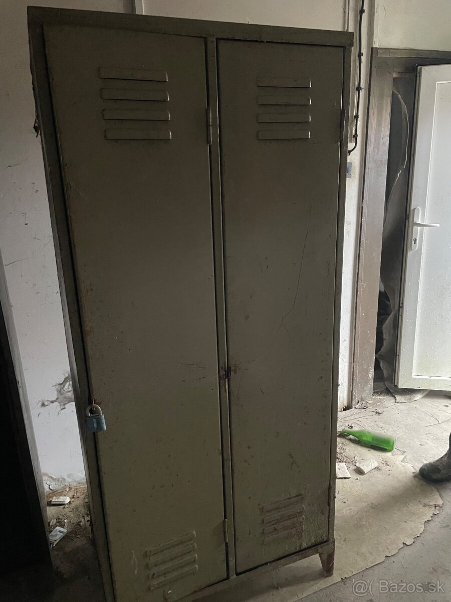 Plechové šatnikové skrine do dielne, skladu, prevádzky - 2