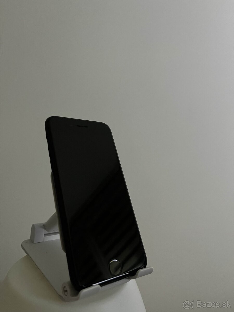 Predám Iphone SE 2020 128GB - 2