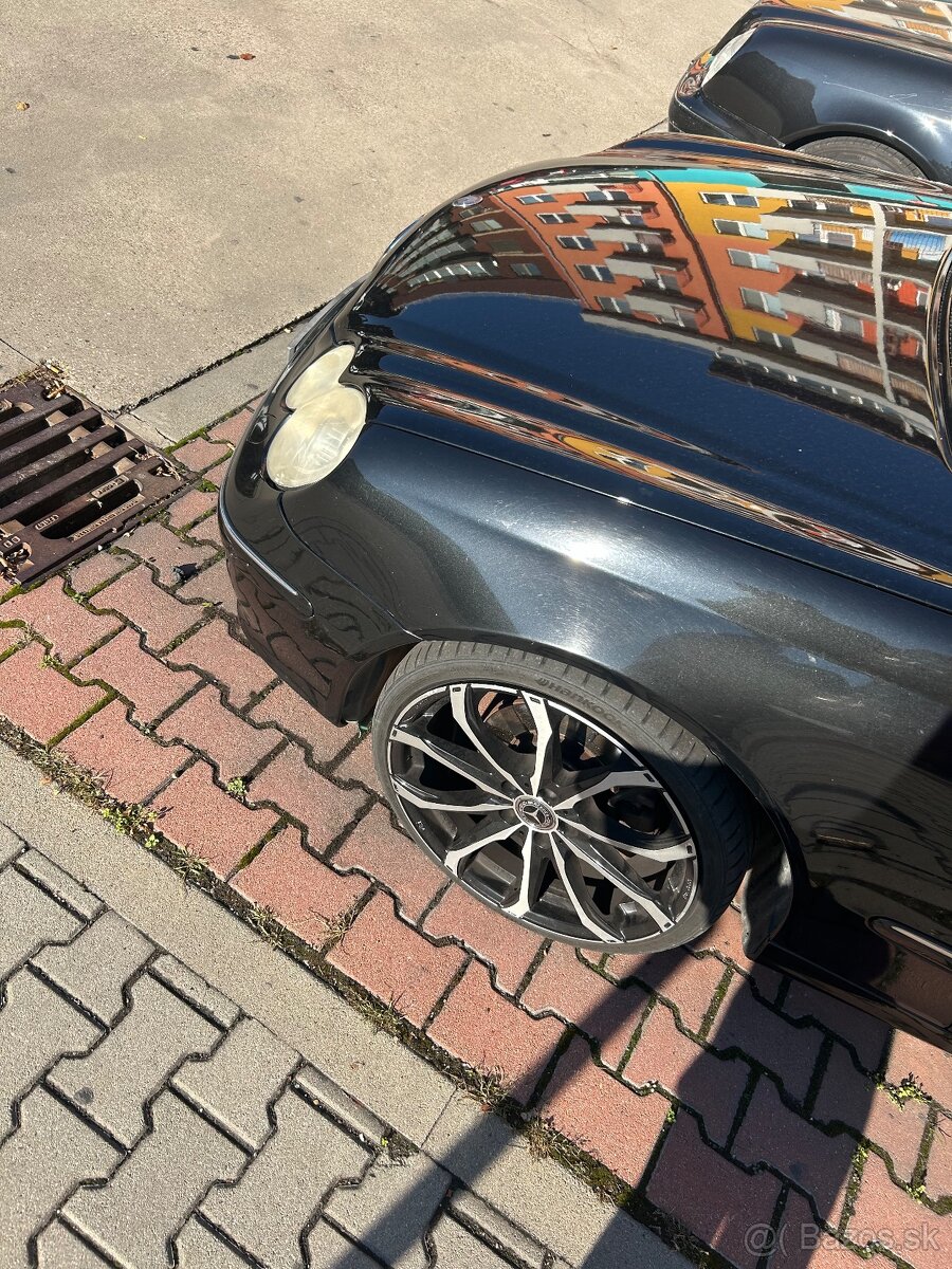 Mercedes elektróny 215/35 R19 - 2