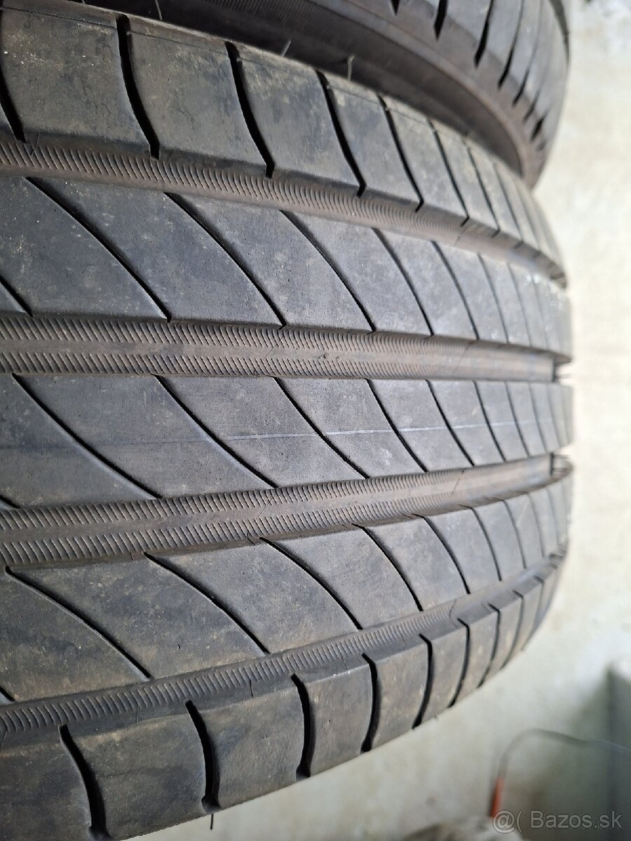 Letne pneu 215/45 R18 - 2