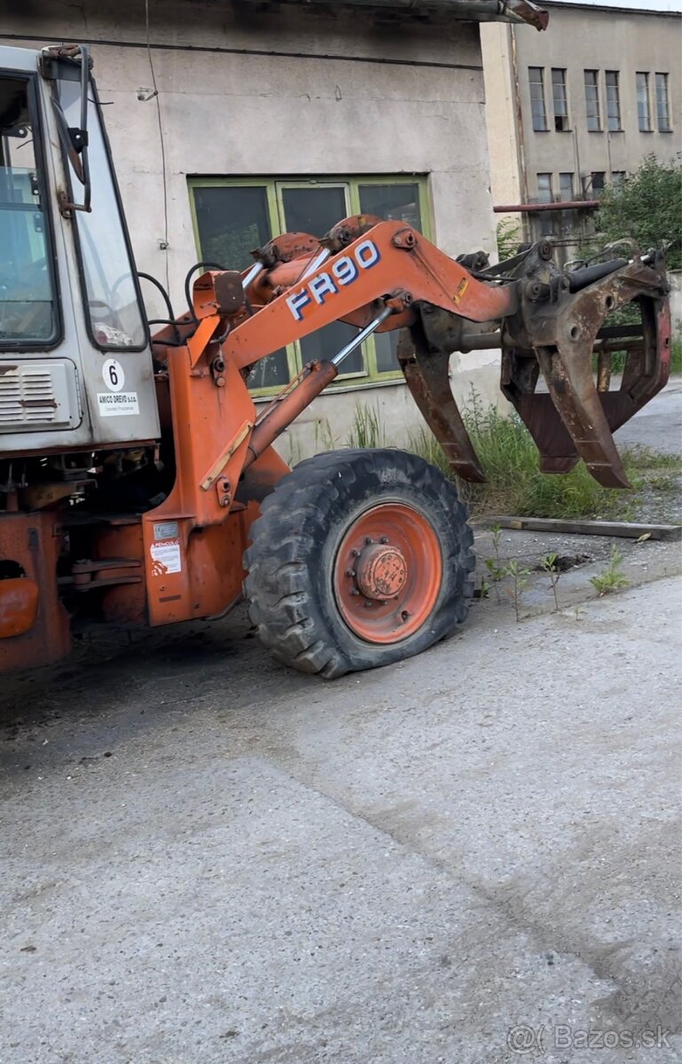 Čelný nakladač Fiat Hitachi fr90 - 2
