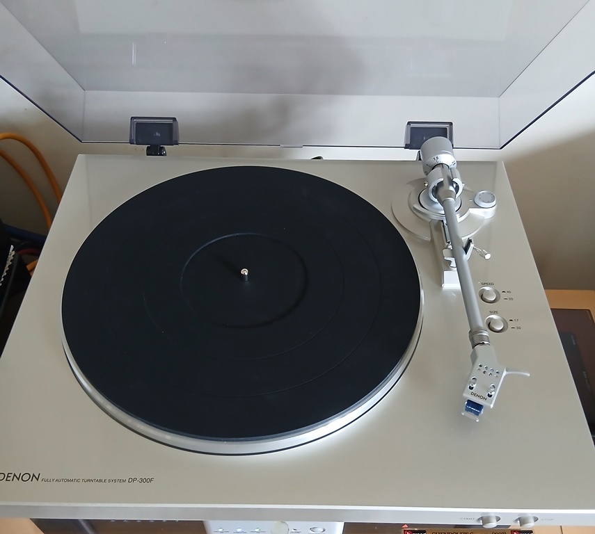 DENON DP300F gramofon. - 2