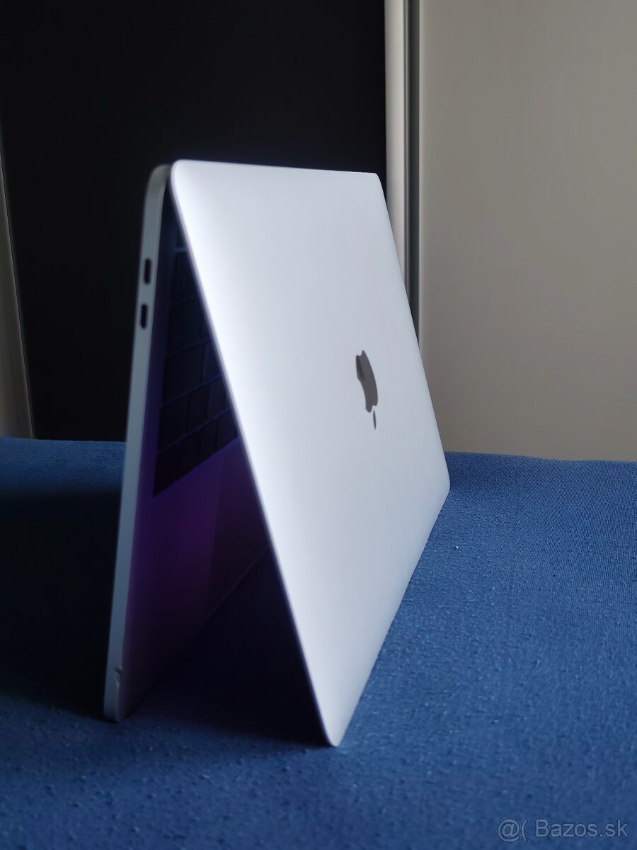 MacBook Pro 13" (2016)•Touch Bar•8GB RAM•256GB SSD•Top stav - 2