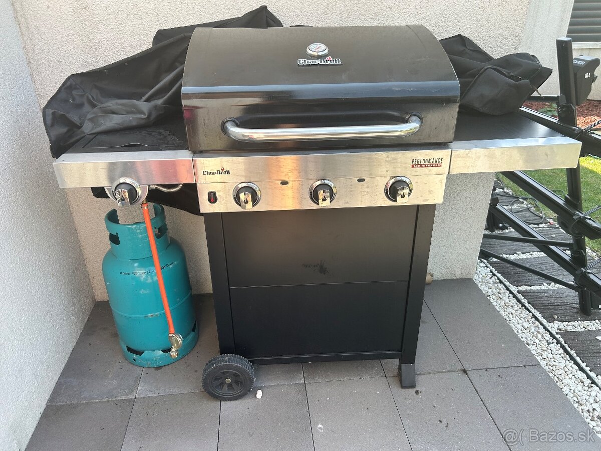 Plynovy gril Char Broil - 2