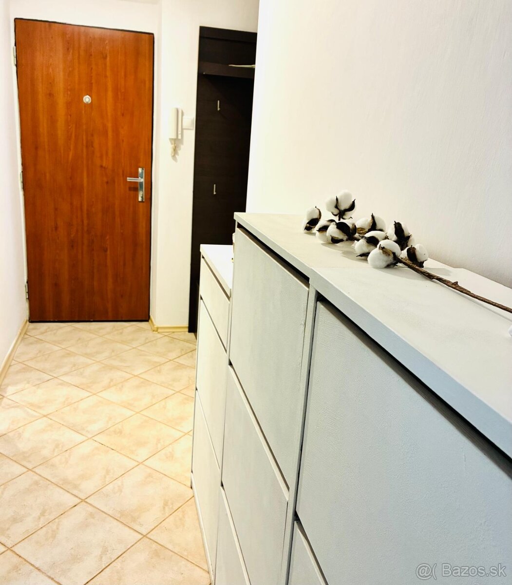 Prenajmem slnečný 2izbovy byt s balkónom - 2