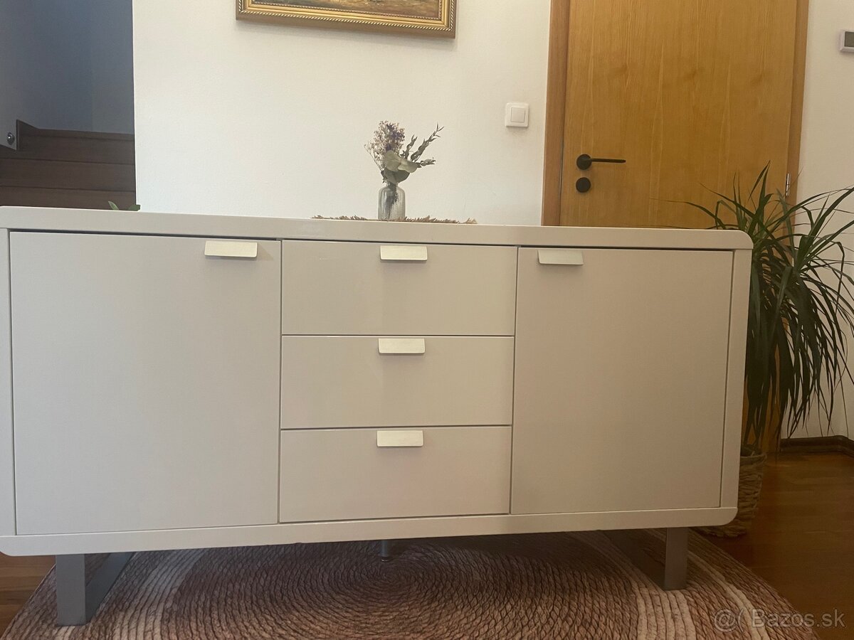 BIELA KOMODA - 2