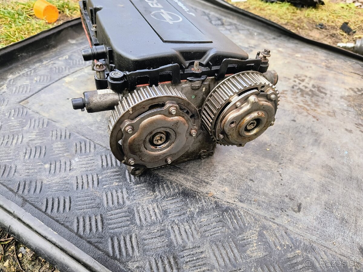 Predám hlava motora na Opel Zafira b ,Vectra , Astra - 2