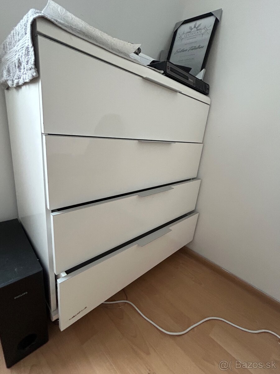 Komoda biela leskla - 2