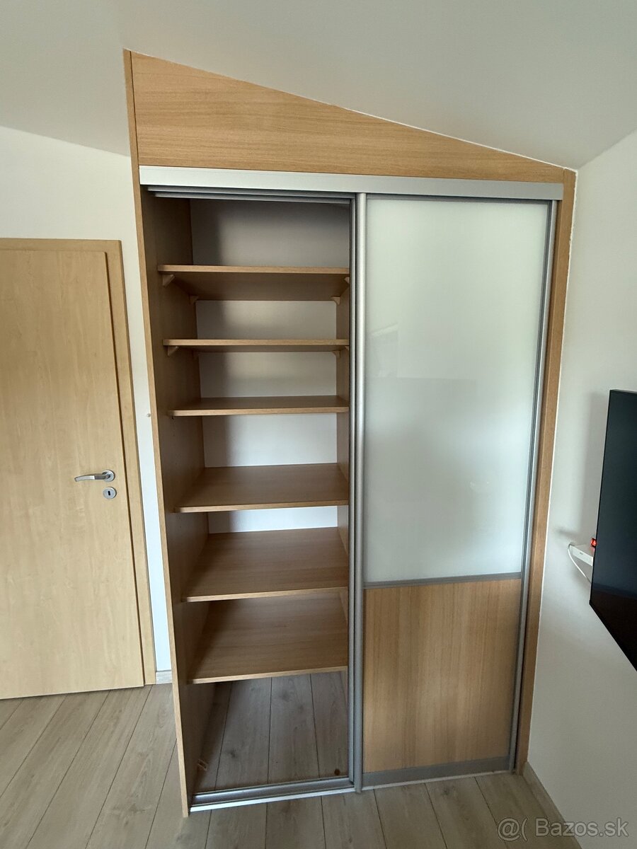 Predám vstavanú skriňu - 2