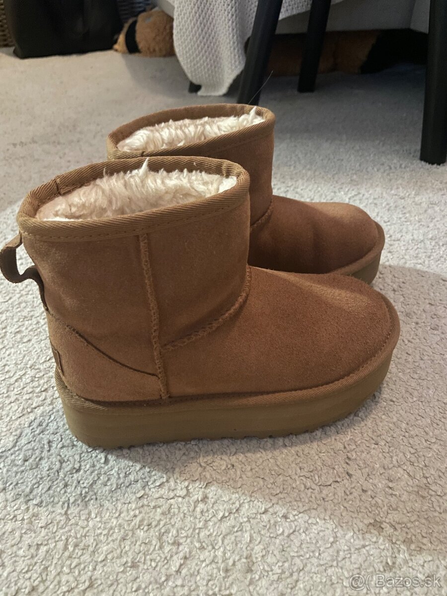 UGG čižmy č.32,5 - 2