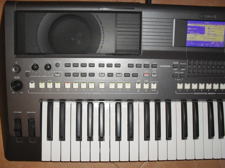 Yamaha PSR S670 - 2