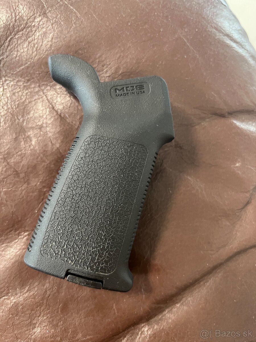 Magpul MOE AR15 pažbička – čierna - 2