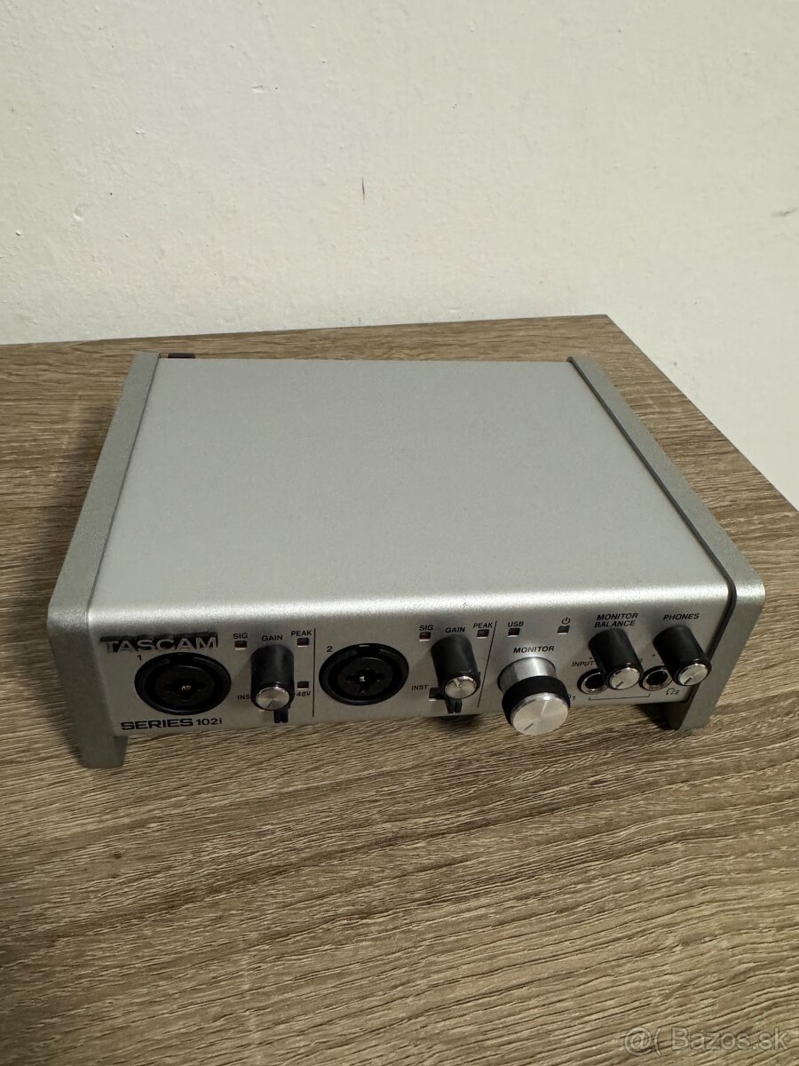 Taascam Series 102i USB zvuková karta - 2