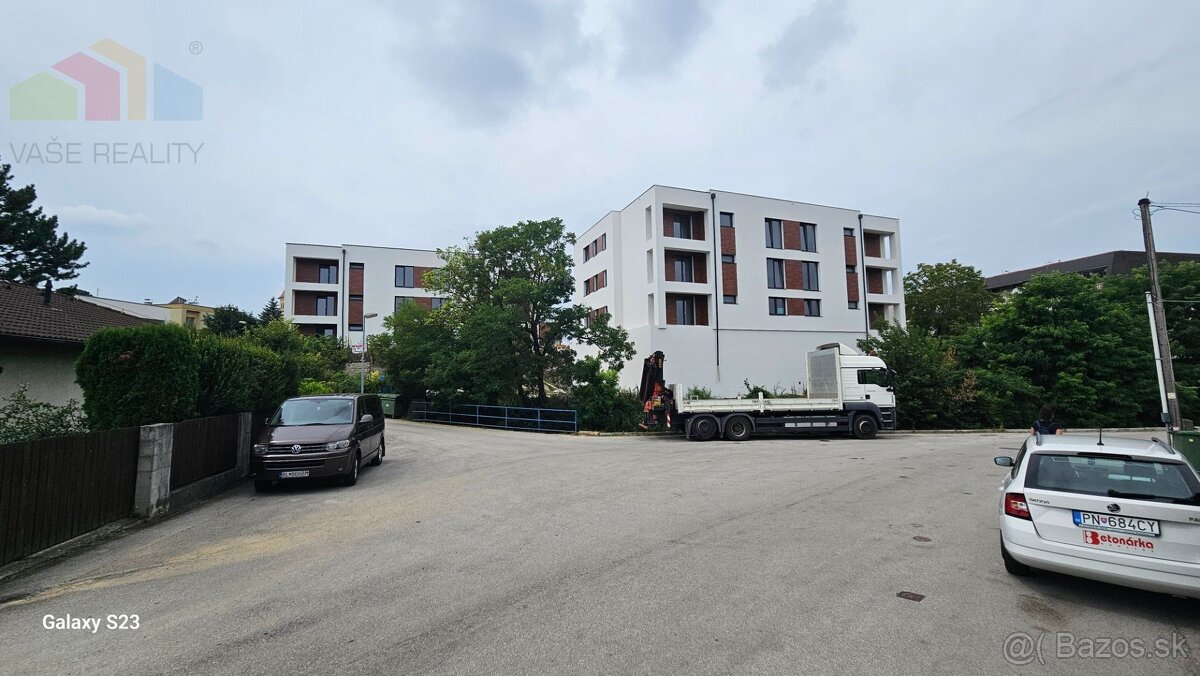 PREDAJ 3 IZB BYT 69,29 m² + balkón 4,89 m² , novostavba hol - 2