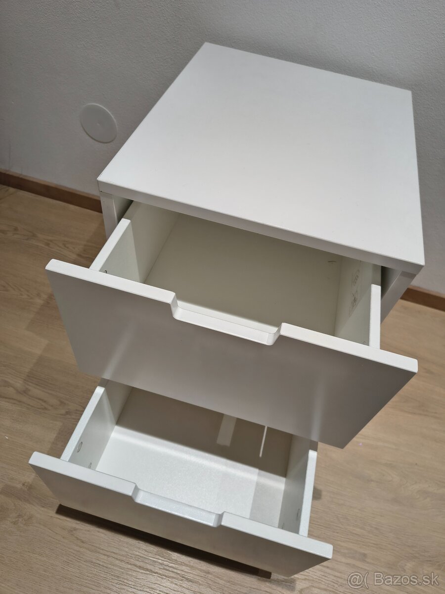 Komoda s 2 zásuvkami - 2