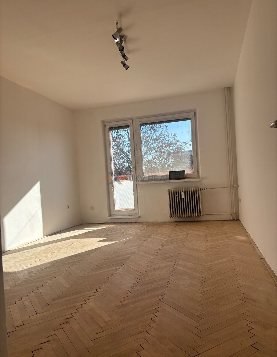 Slnečný 2,5 -izbový byt Šumperská- PRIEVIDZA - 2