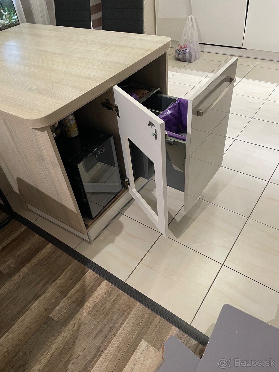 Kuchynsky stôl + stoličky - 2