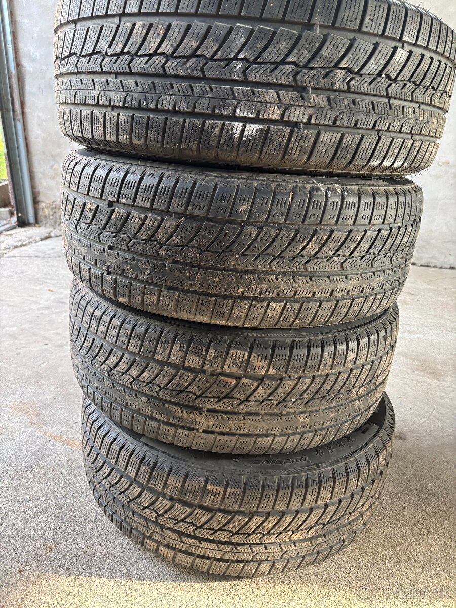 Predám Zimné kolesá na diskoch 205/60 r16 Caddy - 2