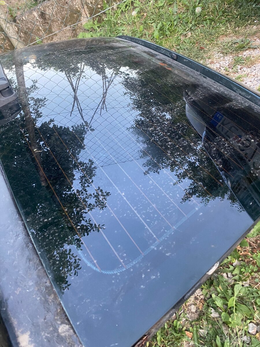 Bmw E39 zadne sklo - 2