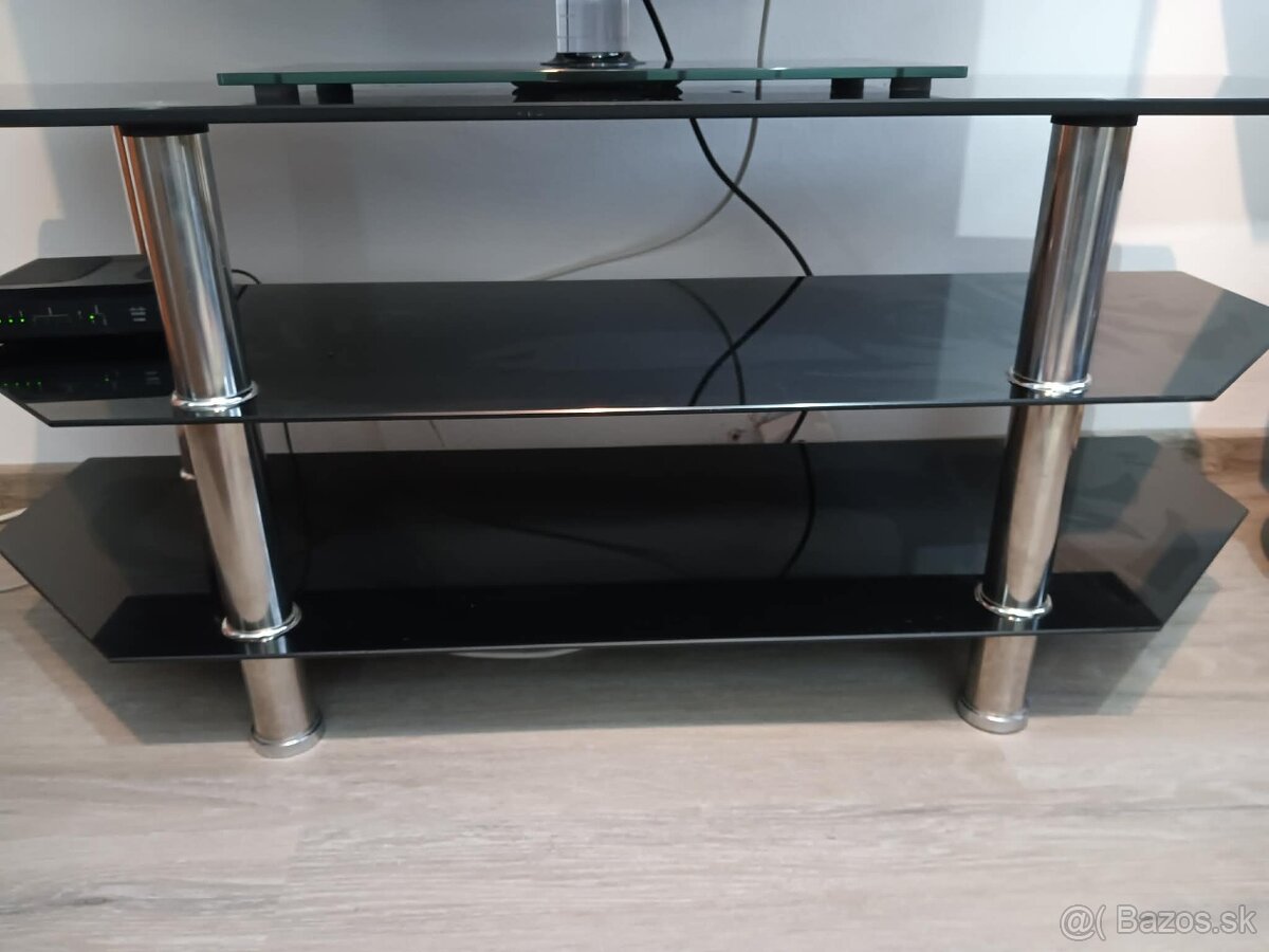 Stolík pod televízor - 2