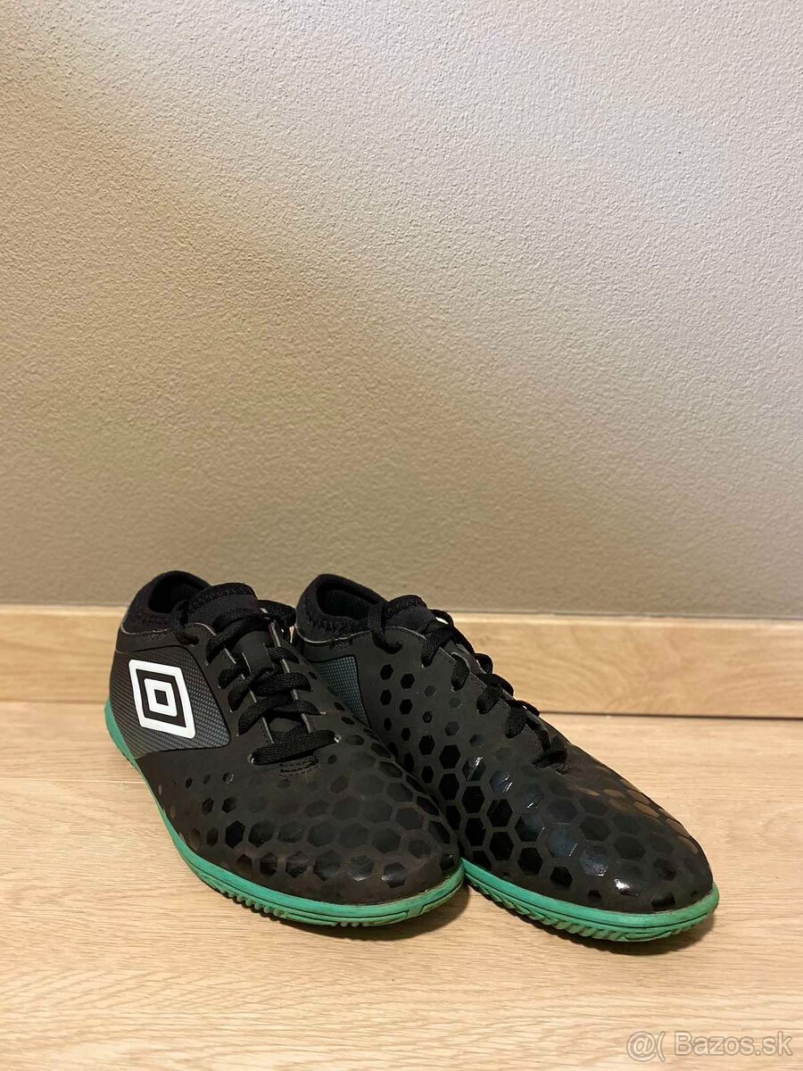 Umbro halovky, rozmer EU/42 - 2
