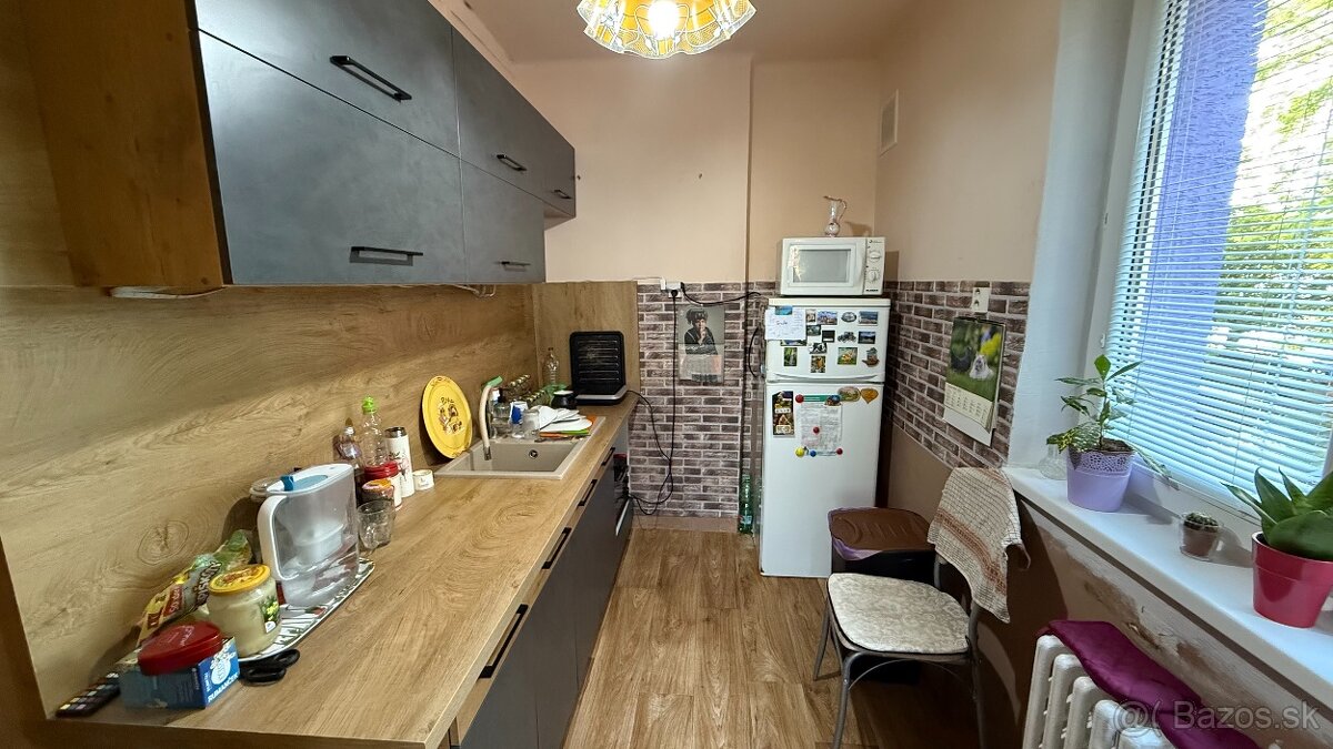 Ponúkam Vám na predaj 3 izbový byt v tehlovej bytovke . - 2