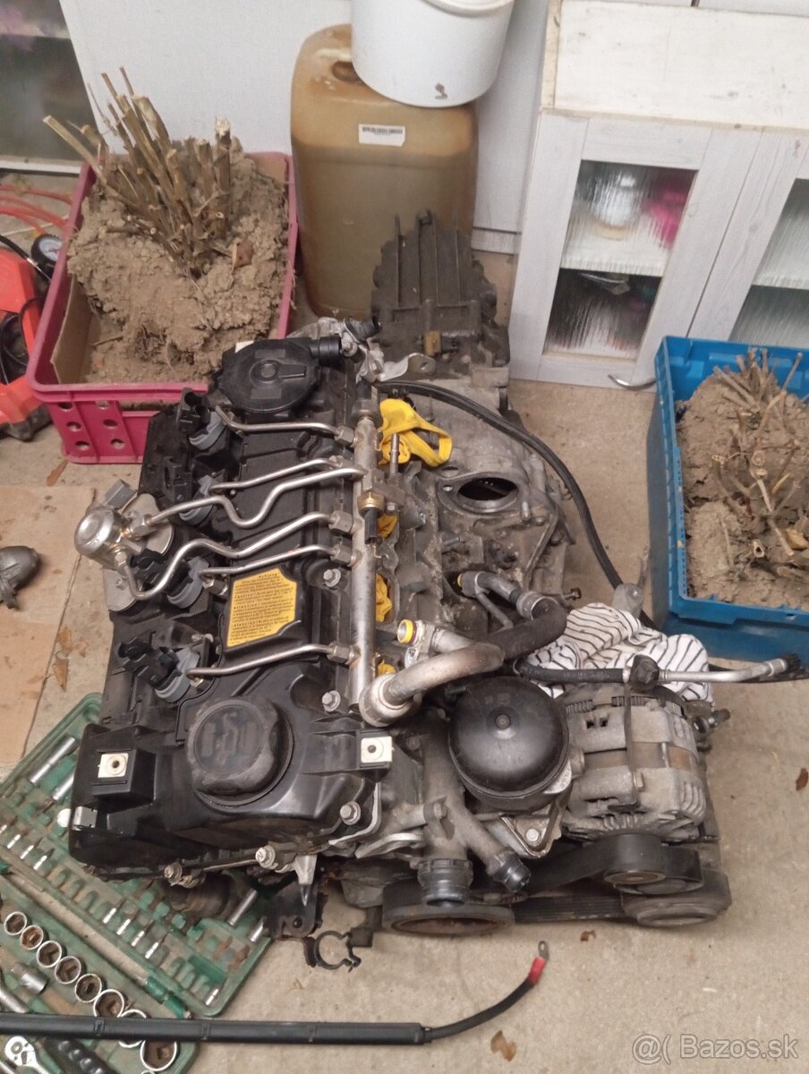Predám alebo rozpredám motor BMW e87 116 benzín - 2
