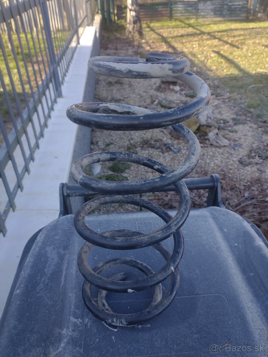 Predám pružinu na Yaris. - 2