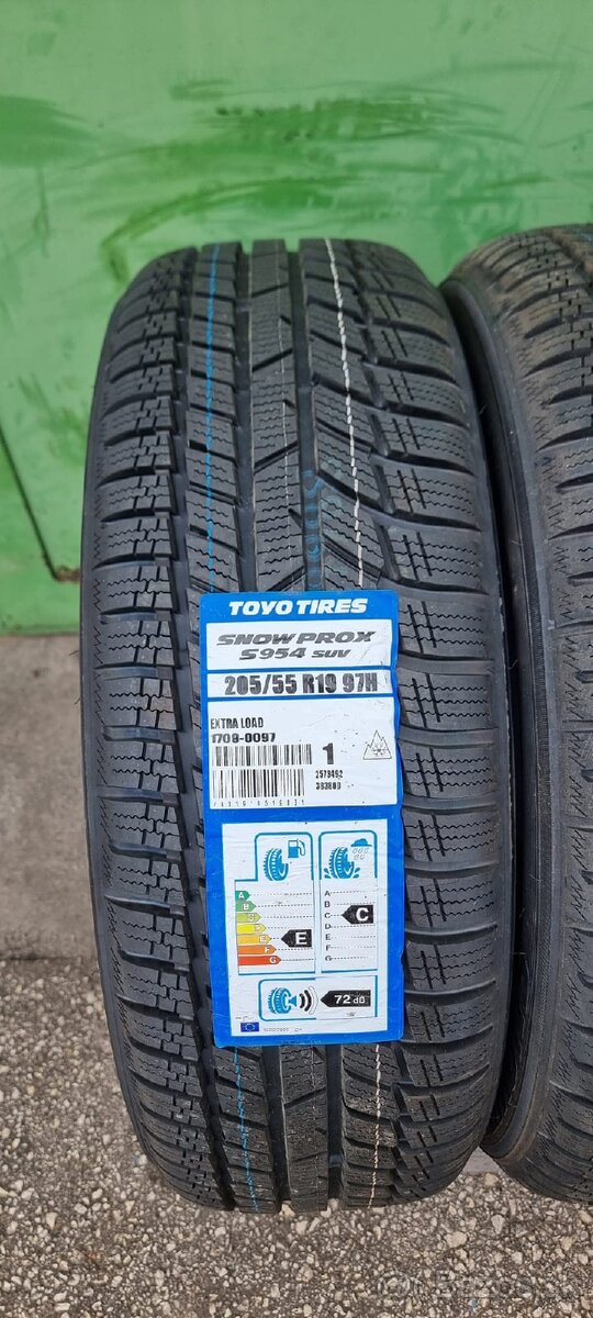 Zimné pneumatiky toyo 205/55R19 - 2