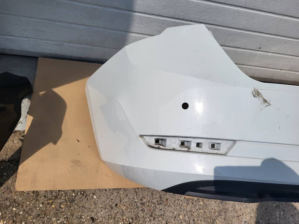 Skoda octavia 4 hb zadny naraznik - 2