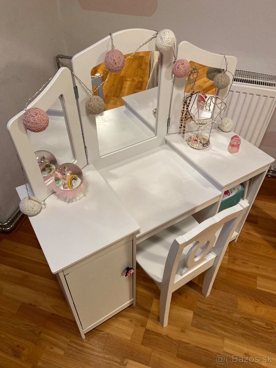 Detský kozmetický stolík - 2