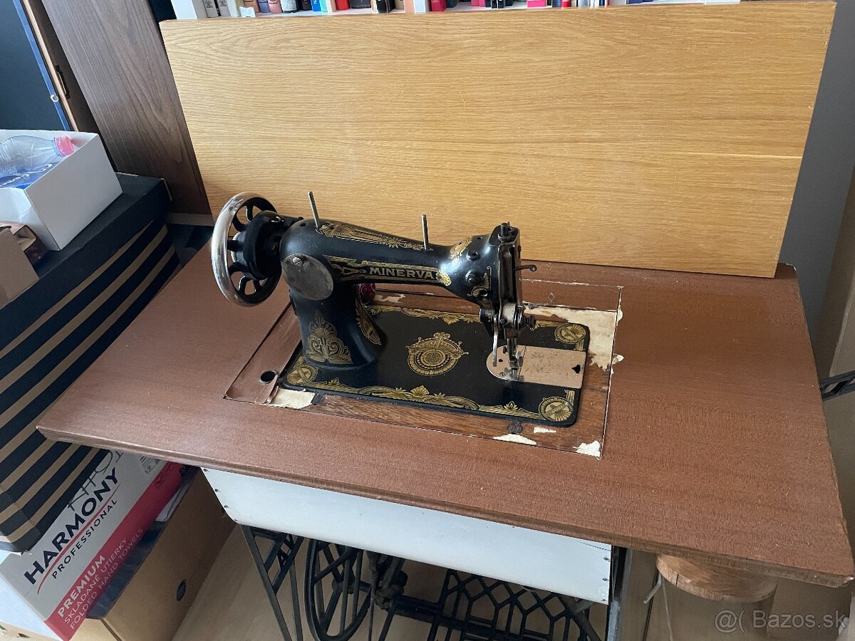 Retro šijací stroj MINERVA - - 2