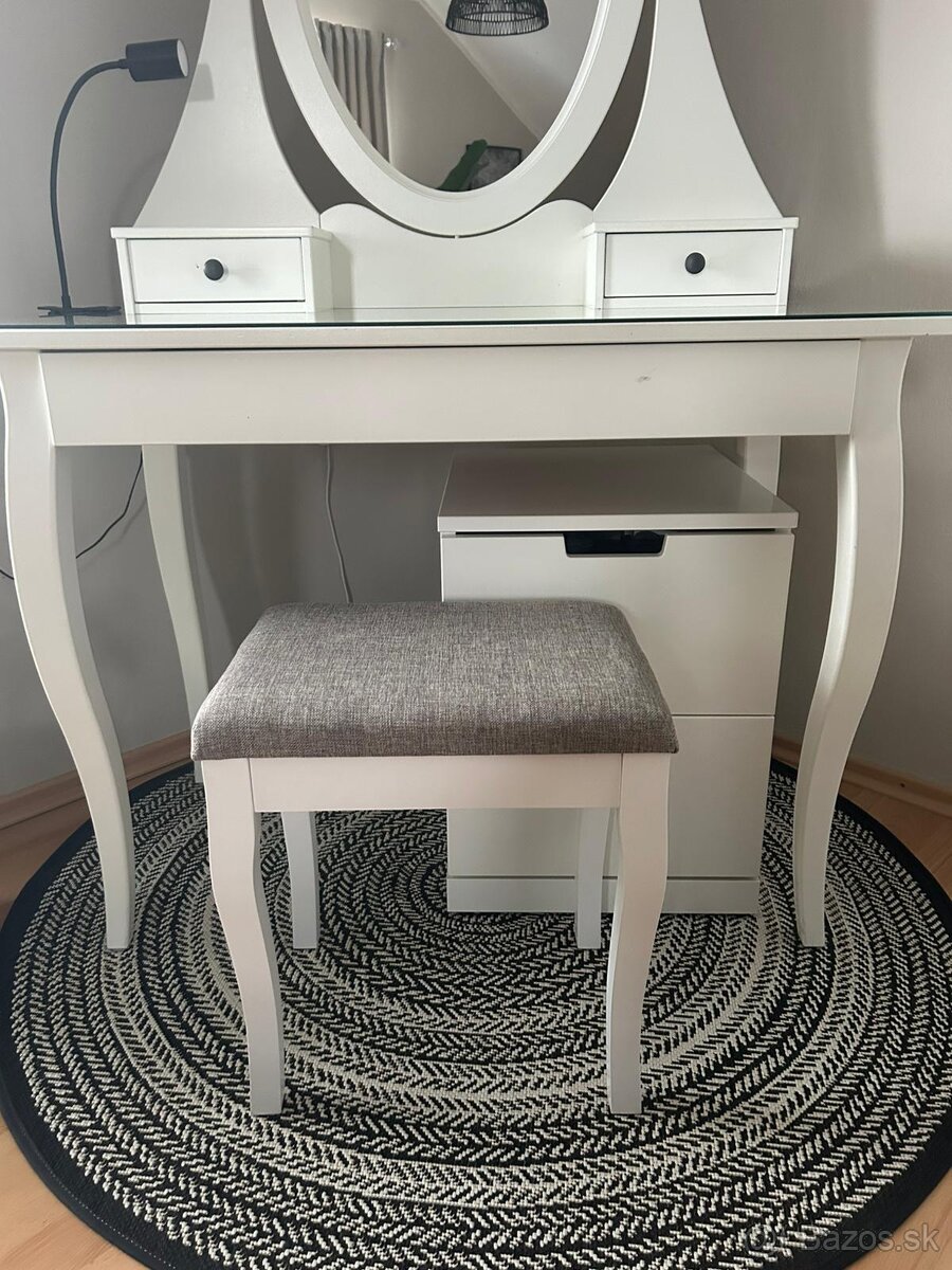 Kozmetický stolík - 2