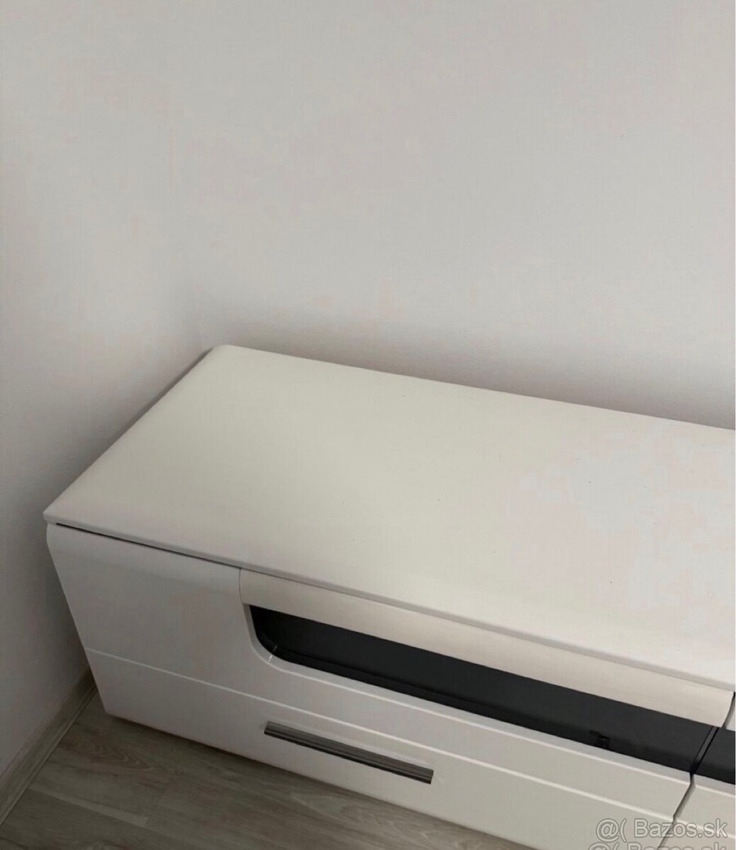 Predám stolík pod TV - 2