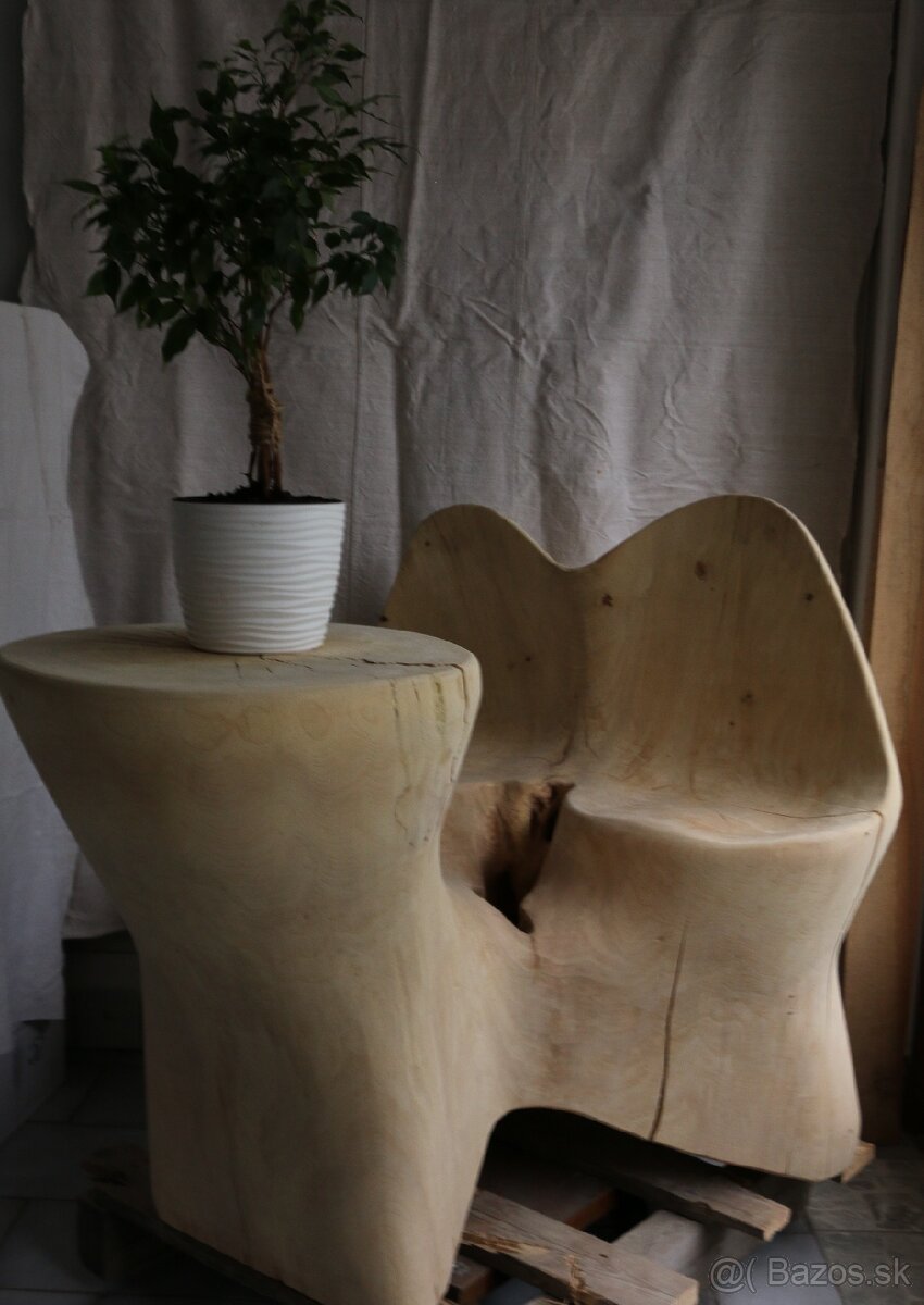 Predam dreveny stolik so sedenim - 2