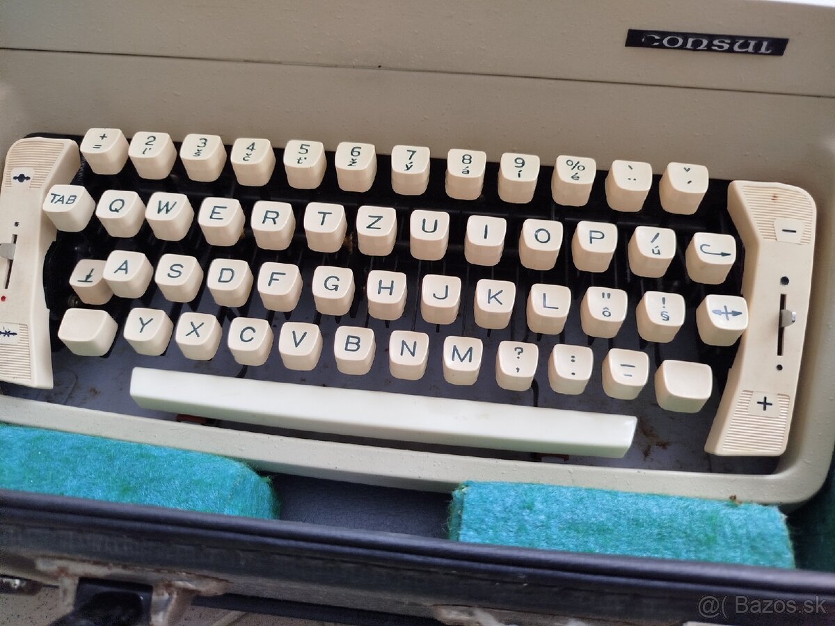 stari retro pisaci stroj consul aj s kufrom - 2