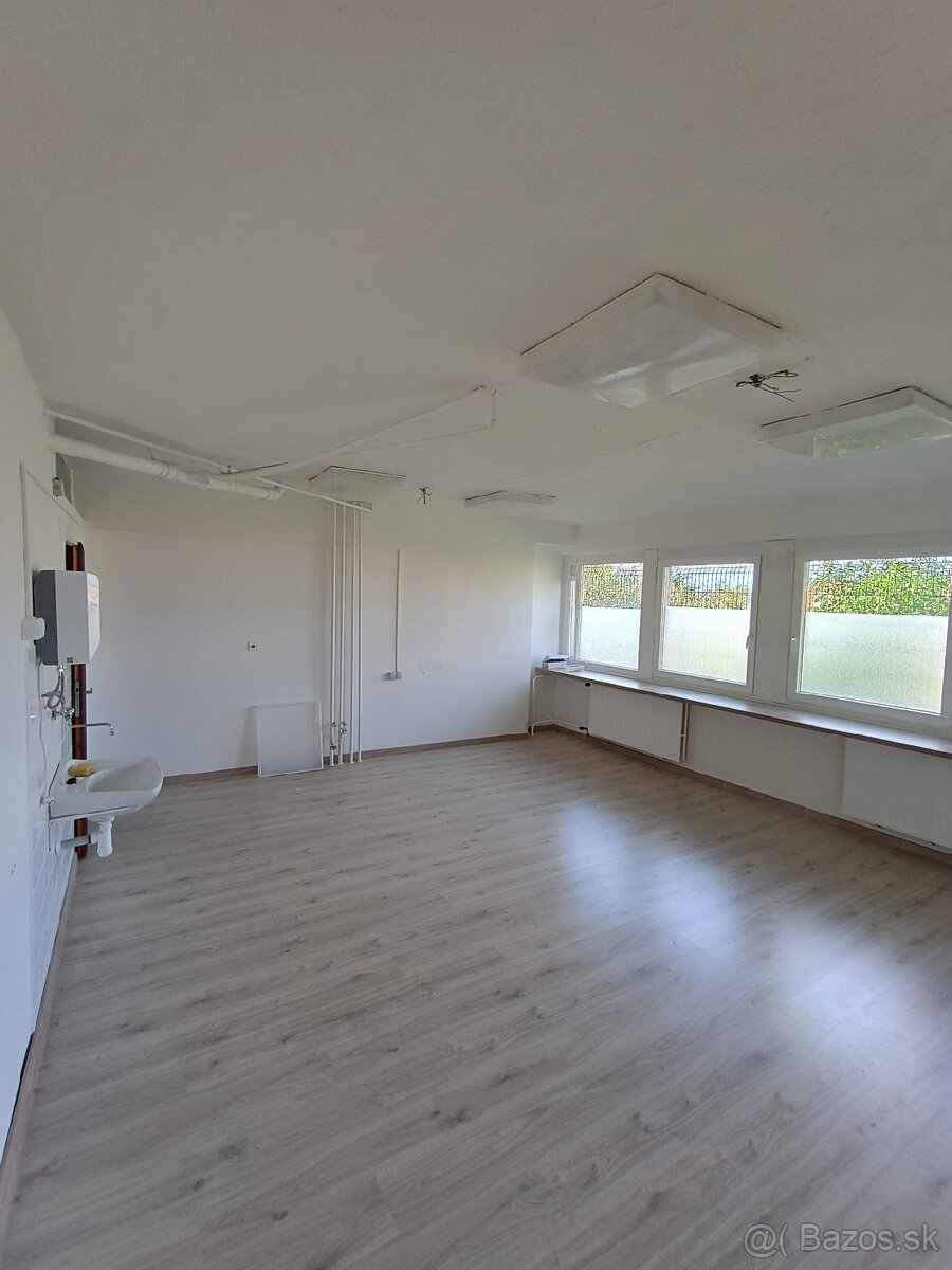 Priestory na prenájom v podnikateľskom centre Sekčov - 2