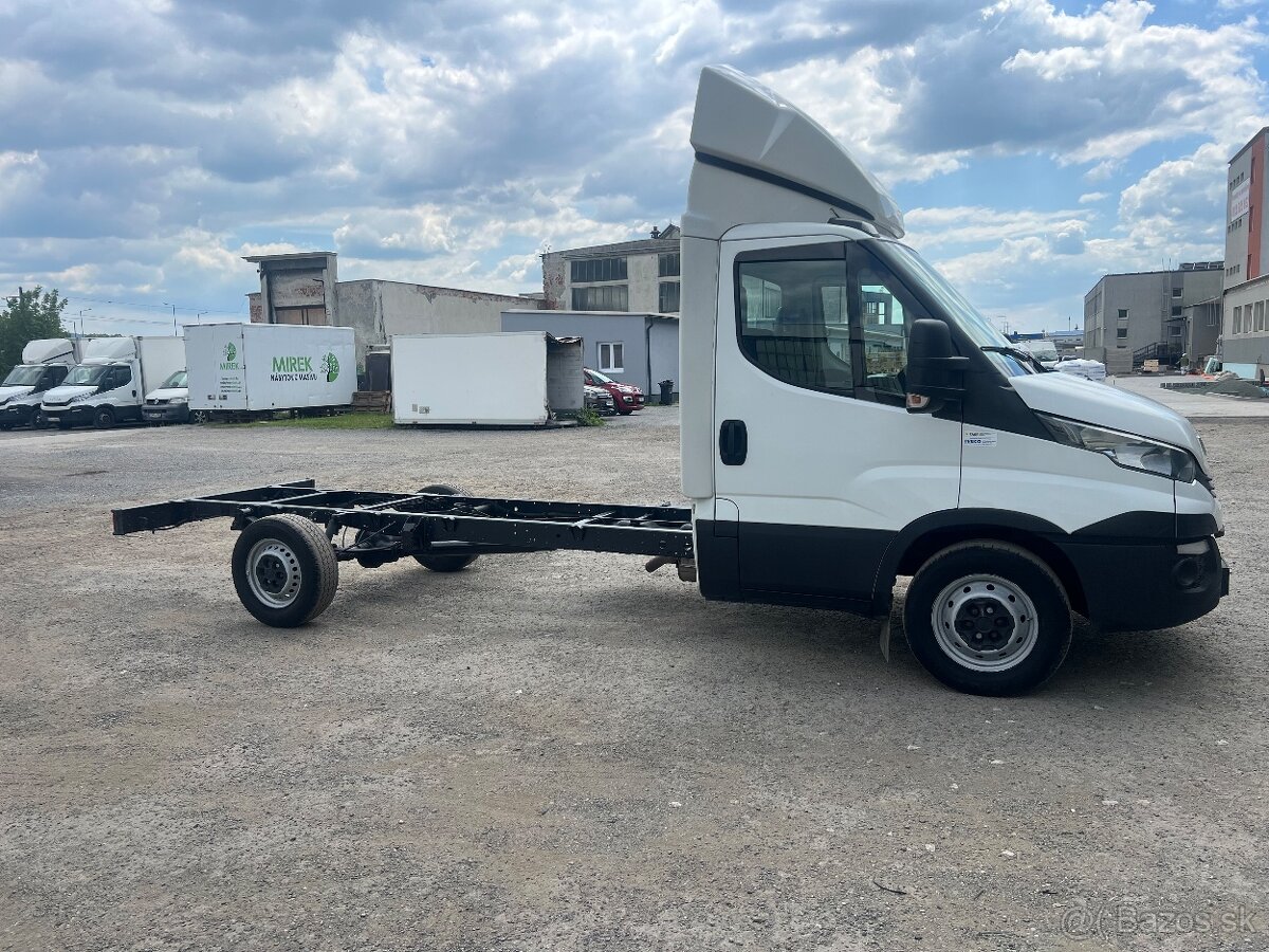 2x IVECO Daily 35S16 šasy - 2