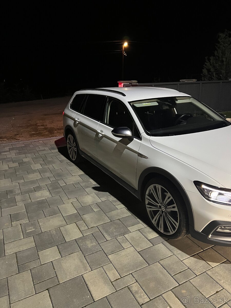 Volkswagen Passat Alltrack 2.0 TDI 140 kW 4Motion DSG - 2