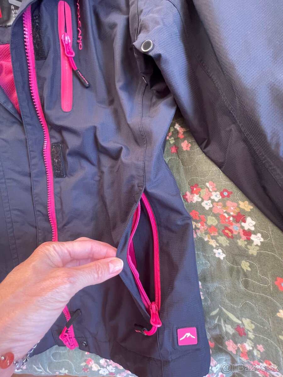 ľahká športová bunda zn. Volcano do nečasu, mesta aj na túru - 2