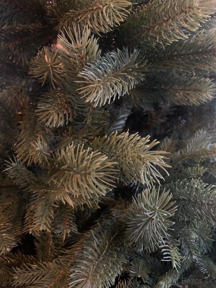 Realistický umelý vianočný 3D stromček 180cm - 2