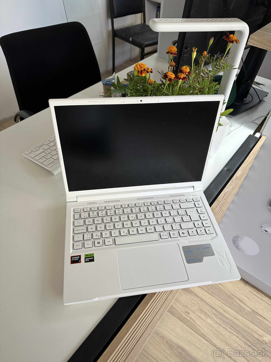 Acer Nitro V14 ANV14-61 • Ryzen 7 8845HS • RTX 4050 • 32GB R - 2