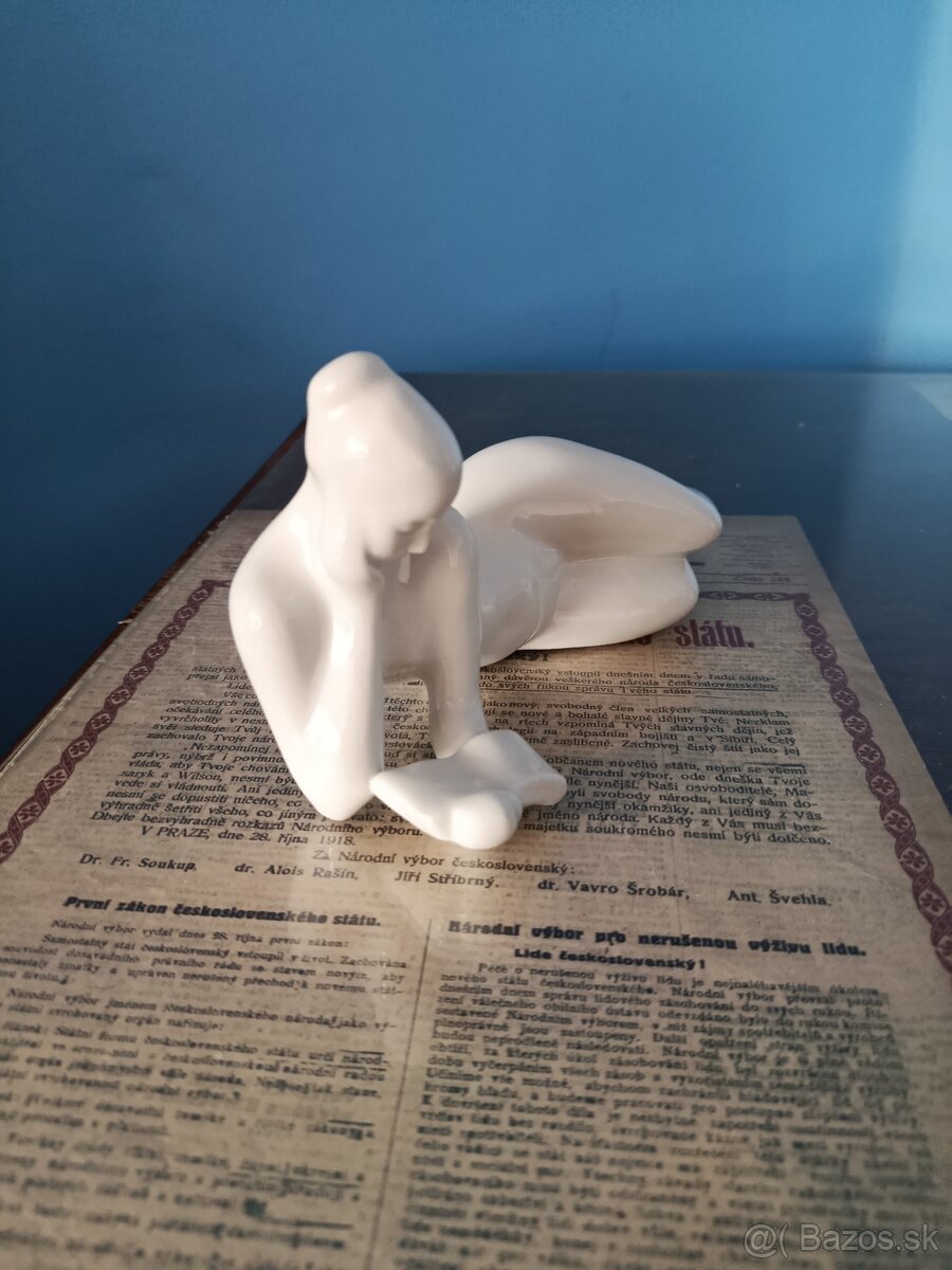 Čtenářka vyrobeno v Royal Dux - 2