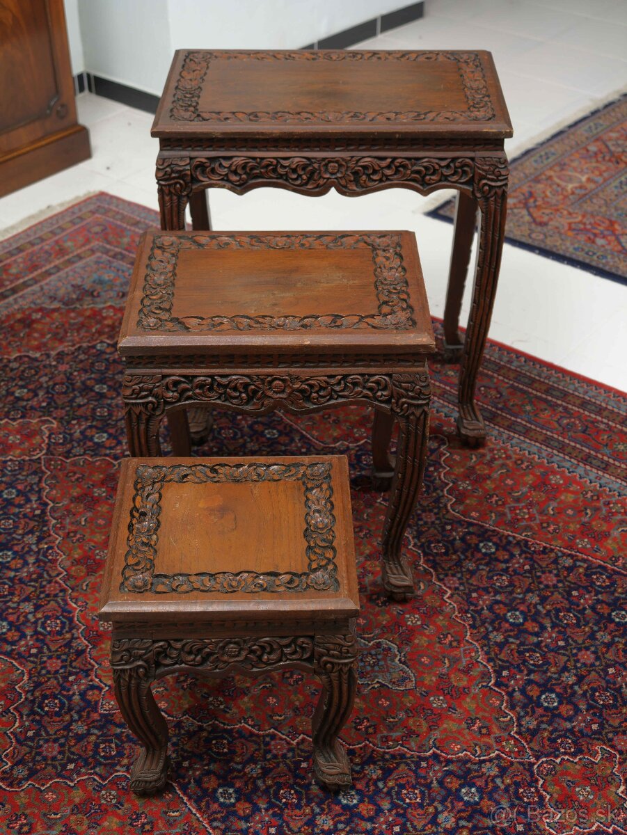 Hniezdové stolíky vyrezávané - 2