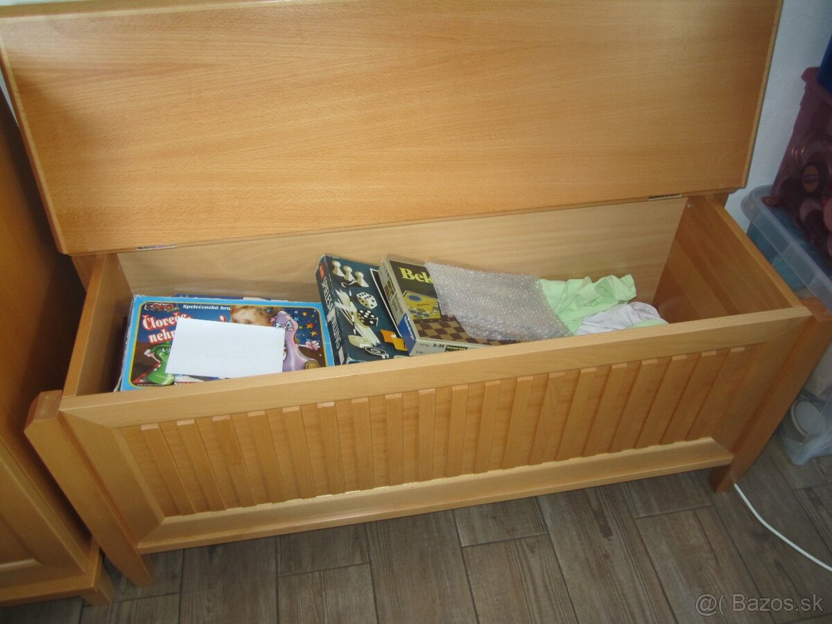 TRUHLICA so sedadlom - 2