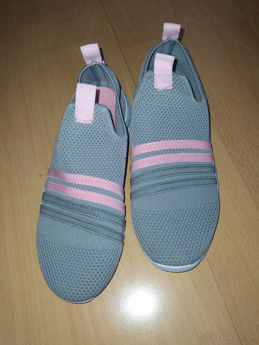 Našuchovacie tenisky v.33 pre dievča - 2
