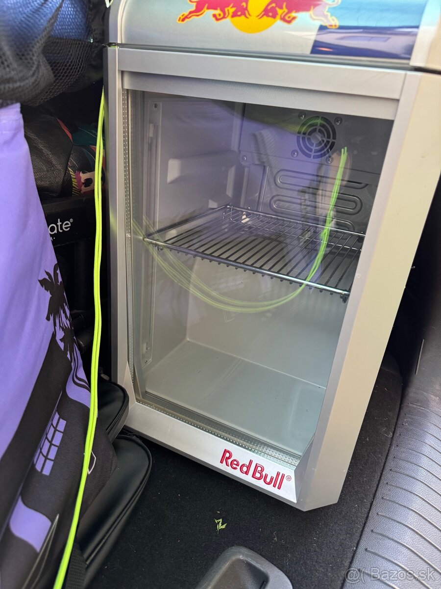 Predám chladničku REDBULL - 2
