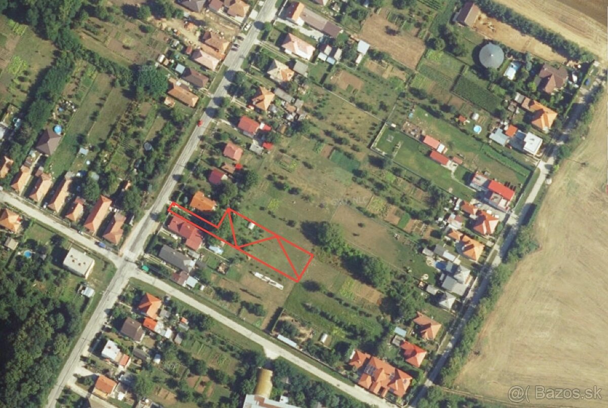 Pozemok vhodný na výstavbu rodinného domu v obci Žitavce - 2