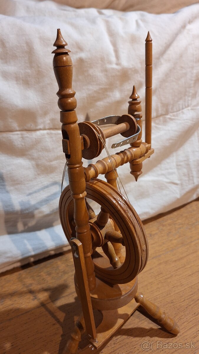 Drevený kolovrátok – ručná práca, funkčný dekoračný model - 2
