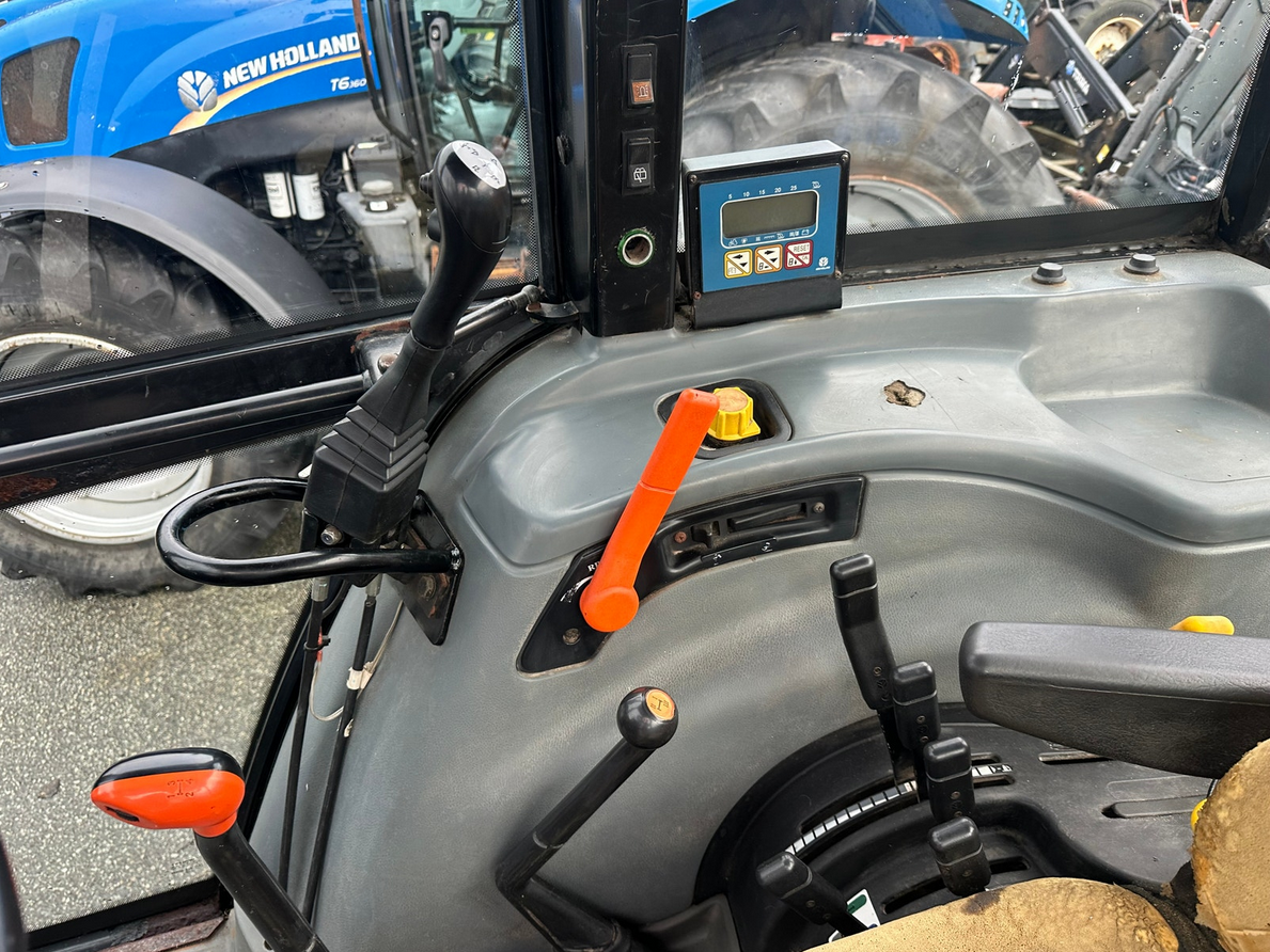 New Holland 7635 - 2
